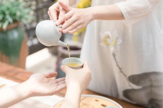 习惯的男人多半人品不好不管是谁都别深交mg不朽情缘游戏网站登录吃饭时有三个(图2)
